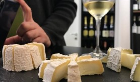 Urolog: Un pahar de vin și brânza de oi – un soi de viagră la moldoveni